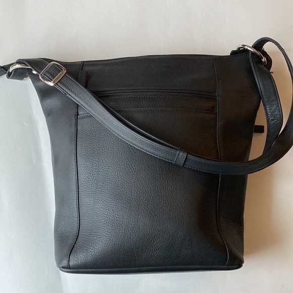 DEREK Alexander. Bucket purse. Shoulder or crossbody. - Picture 1 of 11
